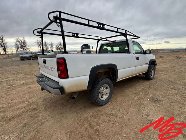 Image of Chevrolet 2500HD equipment image 4