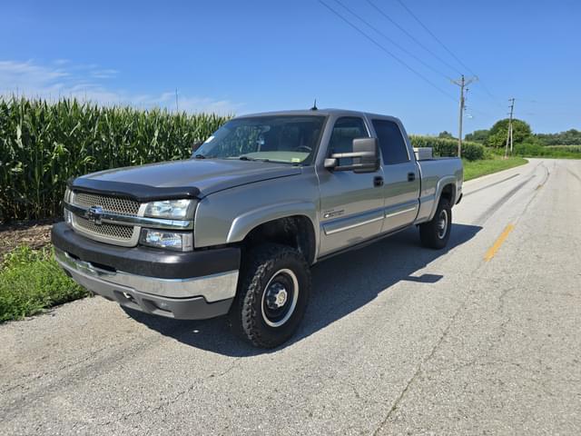 Image of Chevrolet 2500HD equipment image 2