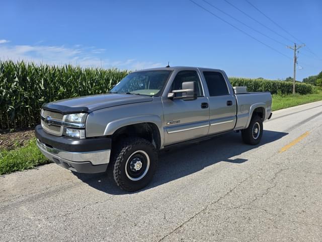 Image of Chevrolet 2500HD equipment image 3