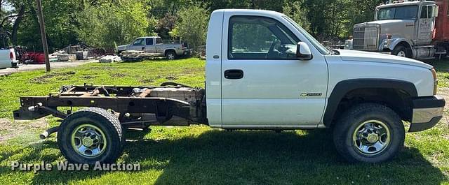 Image of Chevrolet 2500 equipment image 3