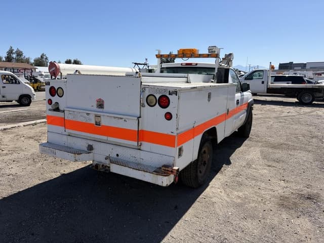 Image of Chevrolet 2500 equipment image 2