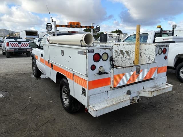 Image of Chevrolet 2500 equipment image 3