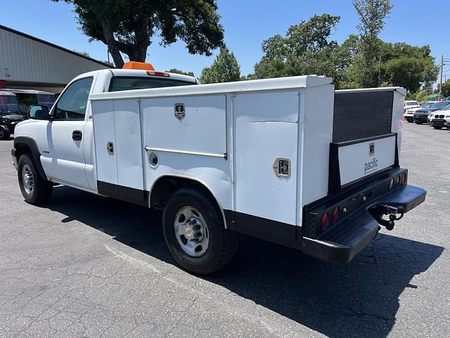 Image of Chevrolet 2500 equipment image 3