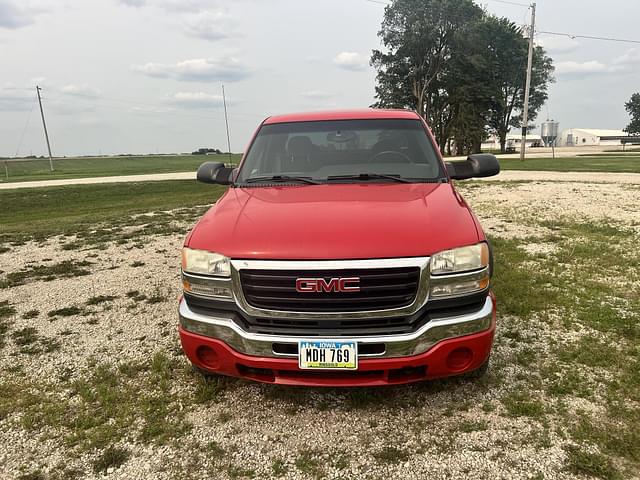 Image of Chevrolet 2500HD equipment image 2