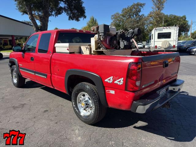 Image of Chevrolet 2500HD equipment image 3