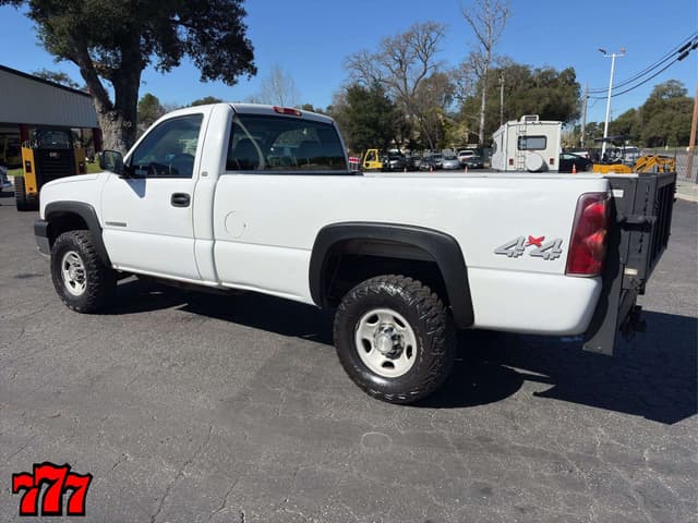 Image of Chevrolet 2500HD equipment image 3