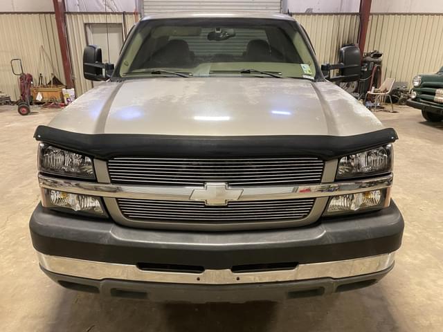 Image of Chevrolet 2500HD equipment image 1