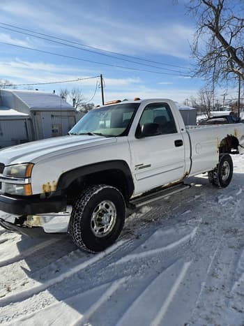 2003 Chevrolet 2500HD Equipment Image0
