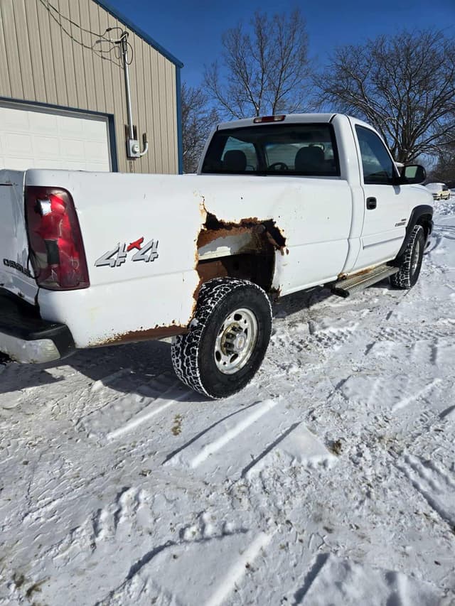 Image of Chevrolet 2500HD equipment image 4