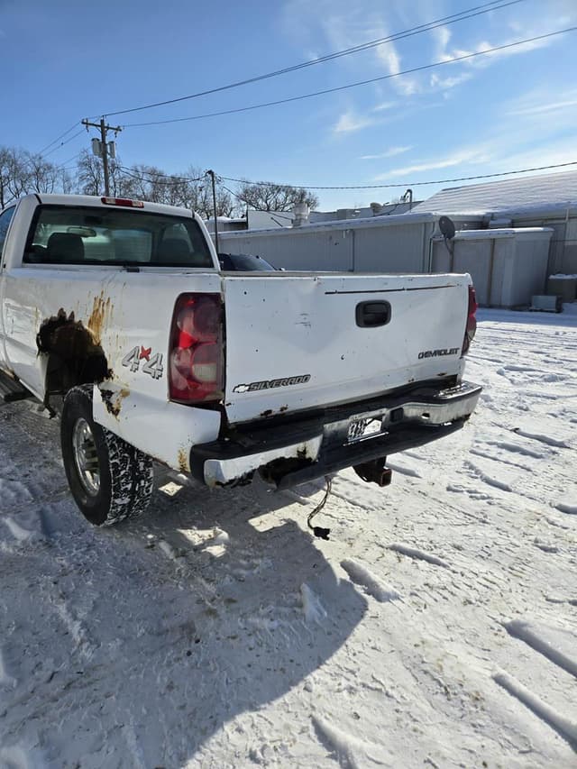 Image of Chevrolet 2500HD equipment image 2