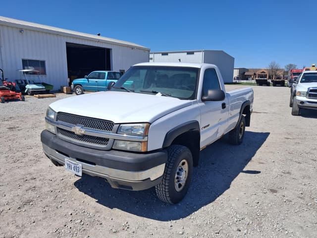 Image of Chevrolet 2500HD equipment image 2