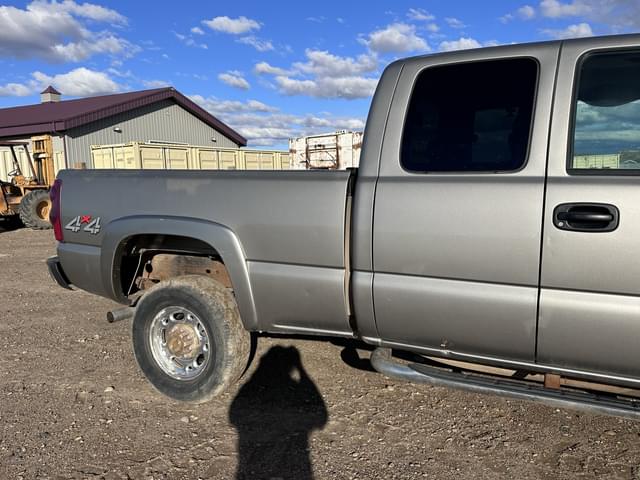 Image of Chevrolet 2500HD equipment image 4