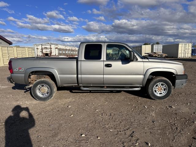 Image of Chevrolet 2500HD equipment image 2