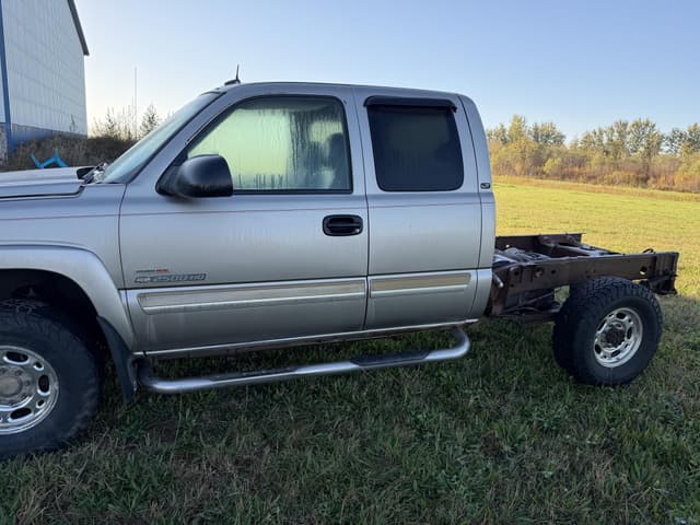 Image of Chevrolet 2500HD equipment image 2