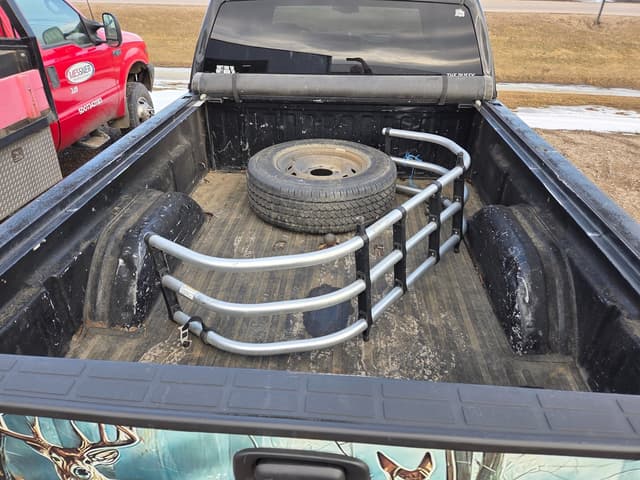 Image of Chevrolet 2500HD equipment image 4