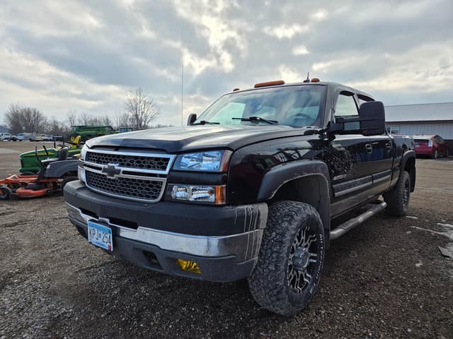 Image of Chevrolet 2500HD equipment image 1