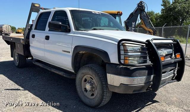 Image of Chevrolet 2500HD equipment image 2