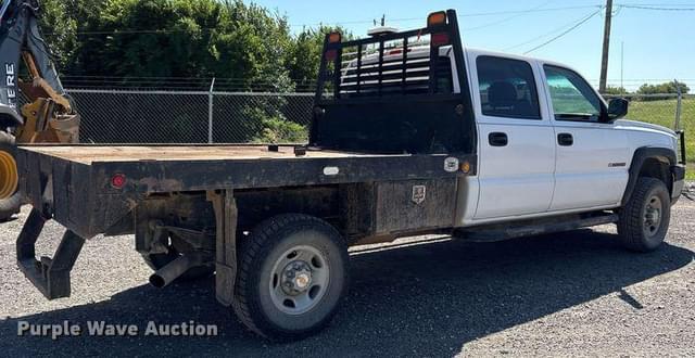 Image of Chevrolet 2500HD equipment image 4