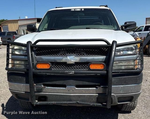 Image of Chevrolet 2500HD equipment image 1