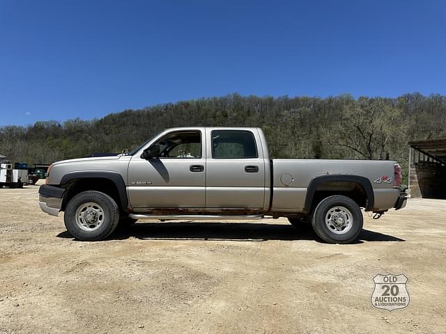 Image of Chevrolet 2500HD equipment image 1