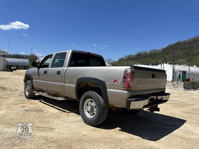 Image of Chevrolet 2500HD equipment image 2