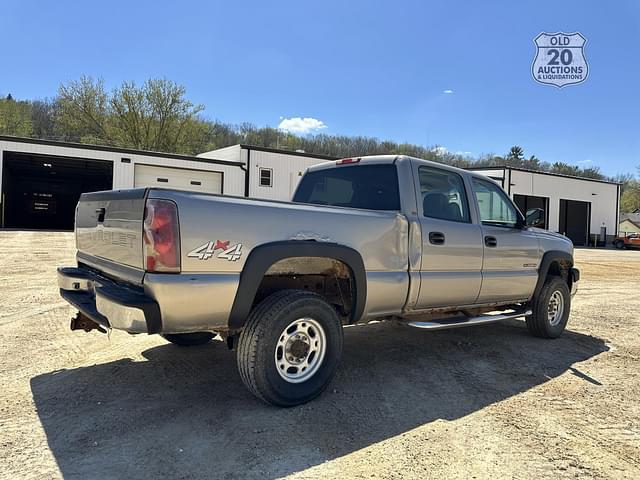 Image of Chevrolet 2500HD equipment image 4