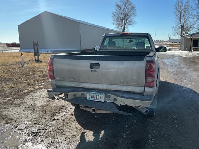 Image of Chevrolet 2500HD equipment image 3