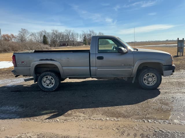 Image of Chevrolet 2500HD equipment image 1