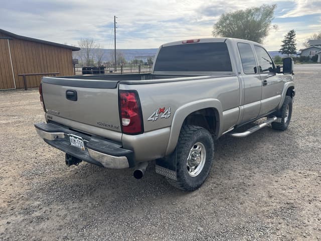 Image of Chevrolet 2500HD equipment image 4