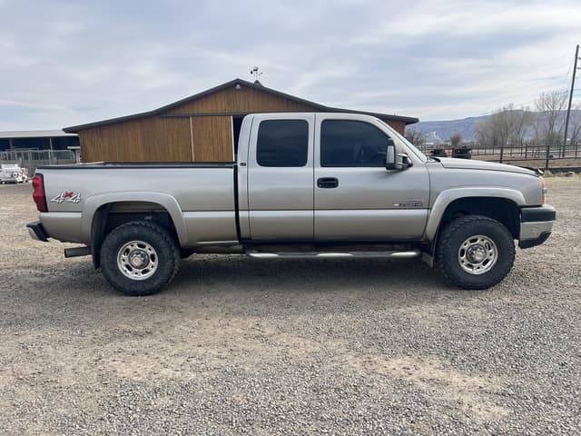 Image of Chevrolet 2500HD equipment image 3