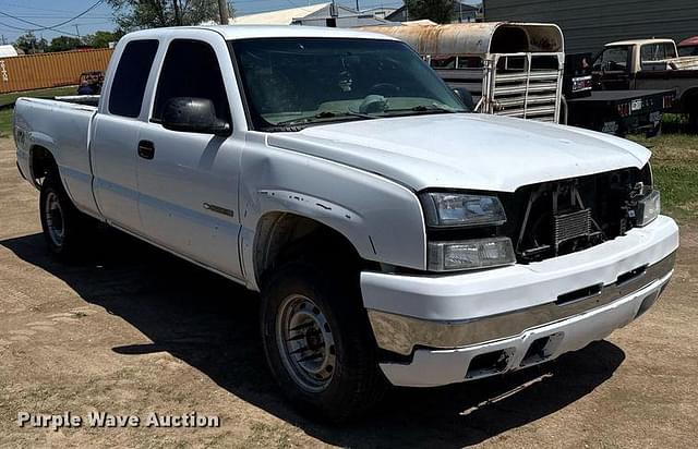 Image of Chevrolet 2500HD equipment image 2