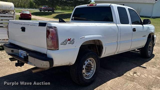 Image of Chevrolet 2500HD equipment image 4