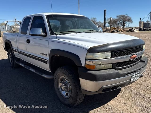 Image of Chevrolet 2500HD equipment image 2