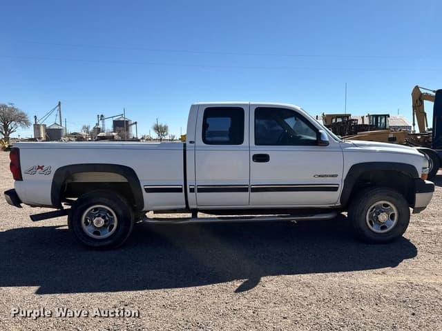 Image of Chevrolet 2500HD equipment image 3