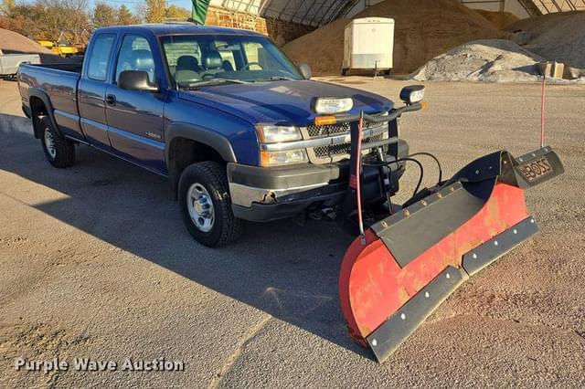 Image of Chevrolet 2500HD equipment image 2