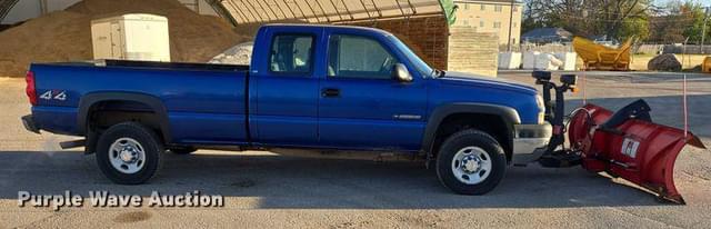 Image of Chevrolet 2500HD equipment image 3