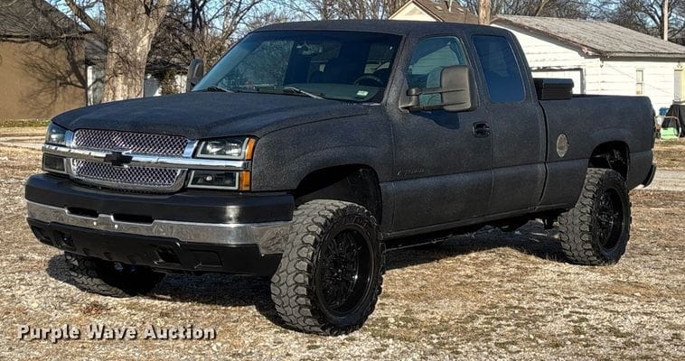 2003 Chevrolet 2500HD Equipment Image0
