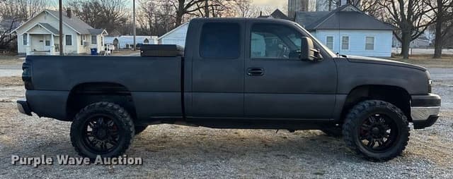 Image of Chevrolet 2500HD equipment image 3