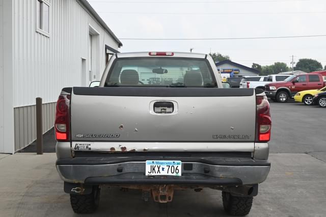 Image of Chevrolet 2500HD equipment image 3