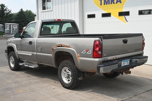 Image of Chevrolet 2500HD equipment image 4