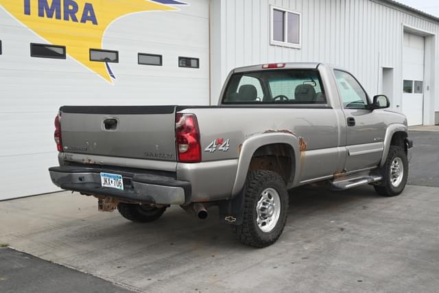 Image of Chevrolet 2500HD equipment image 2