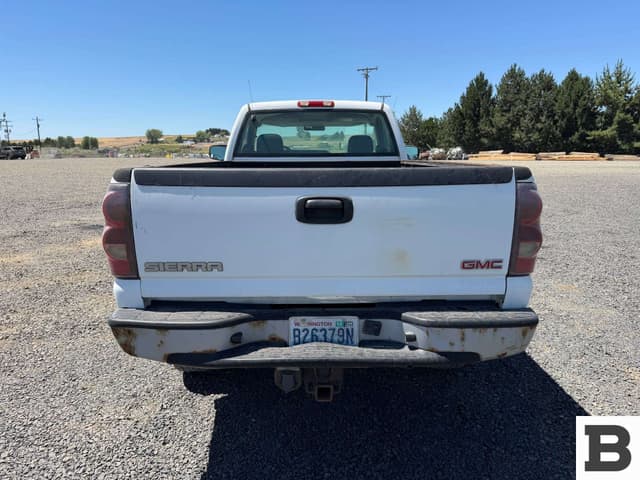 Image of Chevrolet 2500HD equipment image 3