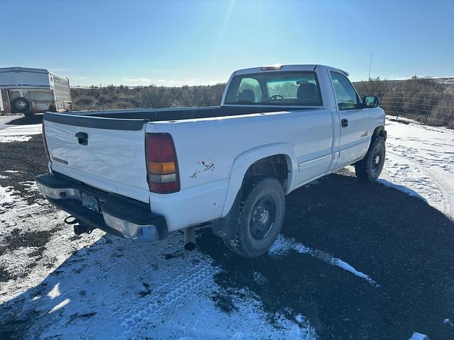 Image of Chevrolet 2500HD equipment image 4