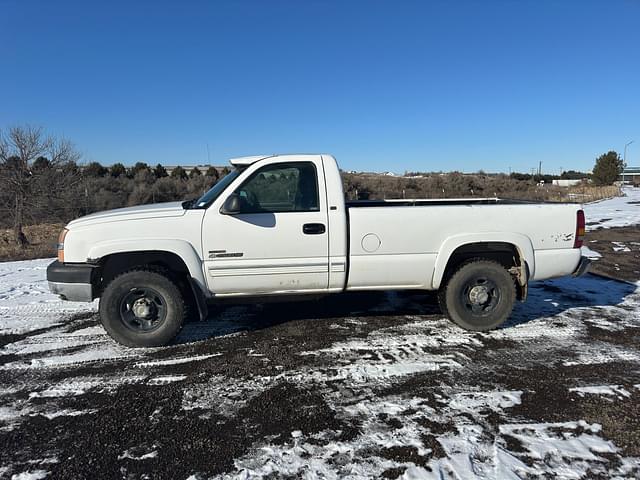 Image of Chevrolet 2500HD equipment image 1