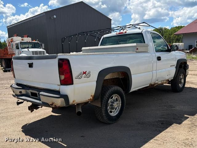 Image of Chevrolet 2500HD equipment image 4