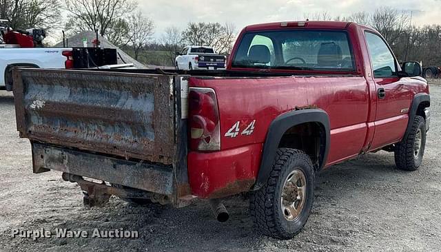 Image of Chevrolet 2500HD equipment image 4