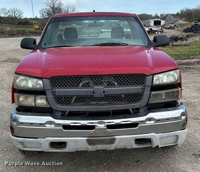 Image of Chevrolet 2500HD equipment image 1