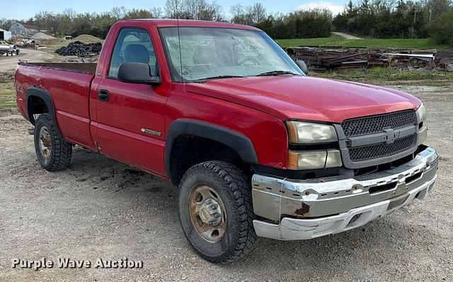 Image of Chevrolet 2500HD equipment image 2