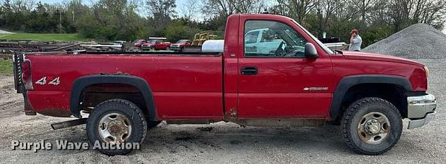 Image of Chevrolet 2500HD equipment image 3