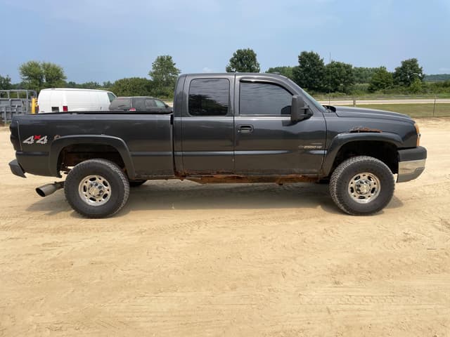 Image of Chevrolet 2500HD equipment image 3